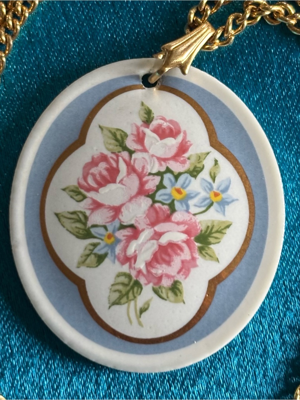AVON “Rose Garden” porcelain pendant